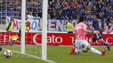 David Pizarro le anotó a la UC en el último clásico universitario.