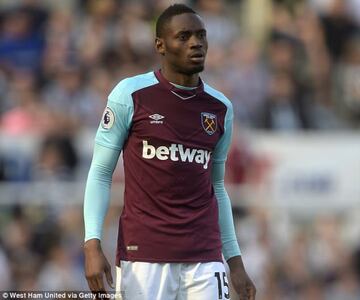 Delantero senegalés de 30 años, sonó para llegar a la Liga MX con Cruz Azul y continúa libre. Fue compañero de Javier Hernández en el West Ham United.