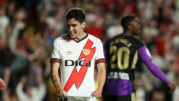 Camello celebra un gol con el Rayo.