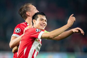 En su primera temporada terminó como subcampeón de goleo con 17 anotaciones, además fue campeón de la Eredivisie.