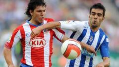 Iago Bouz&oacute;n pugna un bal&oacute;n con el &#039;Kun&#039; Aguero.