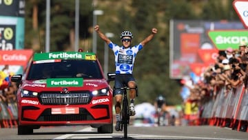 Team Ineos' Ecuadorian rider Richard Carapaz celebrates after crossing the finish line first during the 20th stage of the 2022 La Vuelta cycling tour of Spain, a 181 km race from Moralzarzal to Puerto de Navacerrada, on September 10, 2022. (Photo by Oscar DEL POZO CANAS / AFP) (Photo by OSCAR DEL POZO CANAS/AFP via Getty Images)