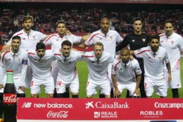 Partido Sevilla-Eibar. Once del Sevilla. De pie: Llorente, Carriço, N'Zonzi, Sergio Rico y Rami. Agachados: Reyes, Banega, Cristóforo, Krohn Dehli, Mariano y Tremoulinas.