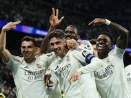 Soccer Football - UEFA Champions League - Round of 16 - First Leg - Real Madrid v Manchester City - Santiago Bernabeu, Madrid, Spain - March 11, 2026 Real Madrid's Federico Valverde celebrates scoring their third goal with teammates REUTERS/Violeta Santos Moura TPX IMAGES OF THE DAY