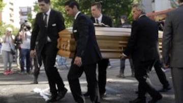 Llegada del féretro con los restos de Alfredo Di Stéfano al Santiago Bernabéu.