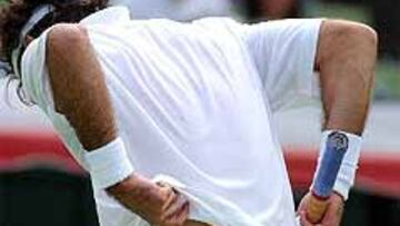 <b>CON HUMOR.</b> Corretja divirtió al público y a su adversario.