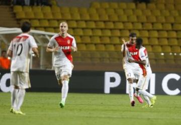 2-1. Elderson celebró el segundo gol.