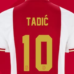 Revolución con la camiseta McDonald’s del Ajax