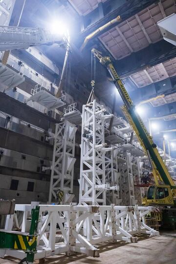 Las lamas del exterior ya están instalándose en la fachada del nuevo Santiago Bernabéu. Serán una de las grandes características del nuevo feudo blanco.