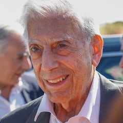 Mario Vargas Llosa reaparece tras las dudas sobre su estado de salud