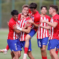 Niño conquista la antigua Roma