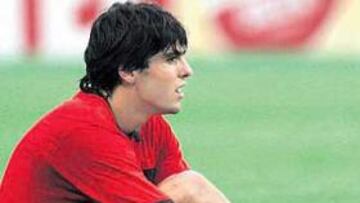 <b>ENTRENANDO ESPERO... </b>Kaká, un profesional disciplinado y serio, se mantiene al margen de su culebrón entrenándose cada mañana en Milanello con su equipo.