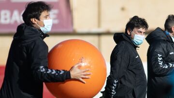 Alejandro Menéndez dirigiendo el primer entrenamiento