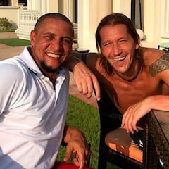 Reencuentro de los laterales del Real Madrid galáctico