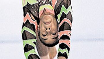 <b>SIN FALLO. </b>Laura Campos, en la barra de equilibrios.