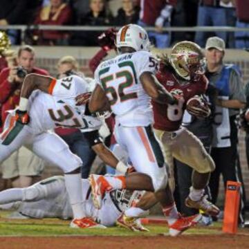 Denzel Perryman #52, linebacker de los Miami Hurricanes, podría encajar muy bien en la defensa de los Dolphins.