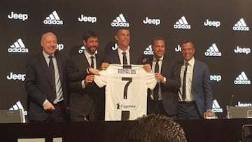 Presentación de Cristiano con la Juventus: más de 10 medios españoles y sólo una pregunta