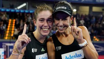 Marta Marrero y Ortega celebran el t&iacute;tulo en el Open de C&oacute;rdoba.