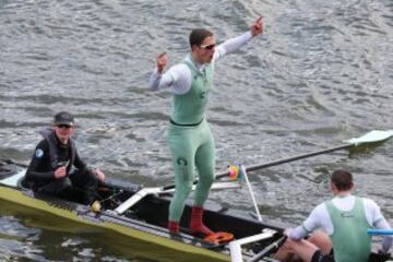 En hombres Cambridge consiguió su objetivo de romper la racha de tres victorias consecutivas de Oxford.