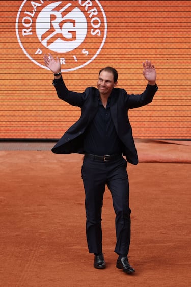 Rafa Nadal durante su emotivo homenaje en la pista Philippe-Chatrier. 