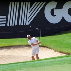 Rey con trono de oro