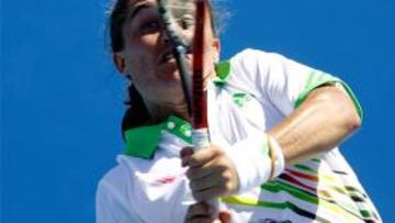 AGRESIVO. Dolgopolov sorprendió a Tsonga con su tenis agresivo e impredecible.