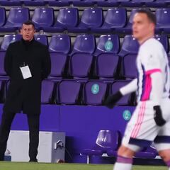 Almirón: "El punto es bueno, pero se nos fueron dos con la ventaja"