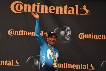 El ciclista colombiano del Movistar Team se impuso en el inicio de los Alpes, le sacó 1'30" al segundo y ahora es séptimo en la clasificación general.