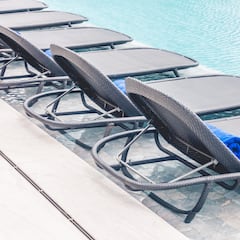 Dos turistas británicos graban la ‘guerra de las tumbonas’ en un hotel de Tenerife: “Después de gastar 5.000 euros, es un chiste”