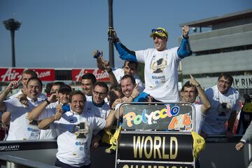 Antes de dar el salto a Moto2, pele¨® por ganar el t¨ªtulo de 125cc en 2010 (fue tercero), pero para el siguiente y definitivo paso a MotoGP s¨ª que subi¨® con el t¨ªtulo de la clase media bajo el brazo. Tras ser subcampe¨®n en el ¨²ltimo a?o de Marc M¨¢rquez, hered¨® su corona en 2013.