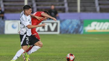 Futbol, Colo Colo vs Club Atletico Huracan.
Serie Rio de La Plata.
El jugador de Colo Colo Lucas Cepeda, izquierda, disputa el balon contra Tomas Guidara de Club Atletico Huracan durante el partido amistoso por la Serie Rio de La Plata realizado en el estadio Luis Franzini de Montevideo, Uruguay.
15/01/2025
FocoUy/Photosport
Football, Colo Colo vs Club Atletico Huracan.
Series Rio de La Plata.
Colo Colo’s player Lucas Cepeda, left, vies for the ball against Tomas Guidara of Club Atletico Huracan during a Series Rio de La Plata at the Luis Franzini stadium in Montevideo, Uruguay.
15/01/2025
FocoUy/Photosport