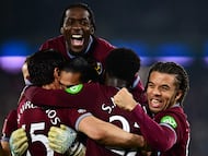 Follow the action as it happens from London, as Pep Guardiola aims to forget the ‘mare in Madrid.