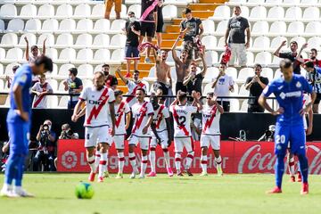 Falcao entró a la cancha al minuto 71 en lugar de Nketa y a los 81' convirtió su primer gol con la camiseta del Rayo Vallecano. Gol 53 en LaLiga, 52 con el Atlético y ya inició con el de Iraola.
