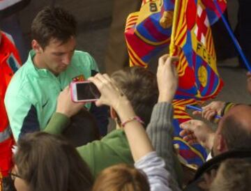 El Barcelona se entrenó arropado por una multitud de aficionados que acudió al entrenamiento en una jornada de puertas abiertas. Leo Messi.