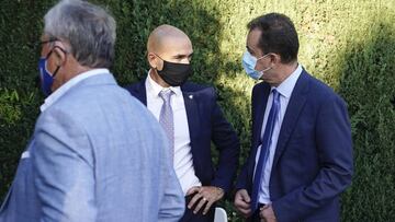 Manolo Gaspar y José María Muñoz, en el acto de presentación de las nuevas camisetas.