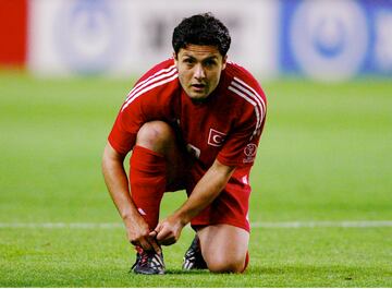 Noveno puesto con 13 votos para el futbolista turco que lleg車 hasta la final de la Champions en 2002 con el Bayer Leverkusen y fue tercero del Mundial con Turqu赤a. Ausente del equipo estelar del Mundial de Corea y Jap車n.