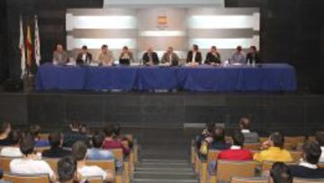 Los capitanes en la sede del COE. Los del Barcelona participaron por videoconferencia.