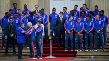 El equipo José Pékerman asistió a un evento presidencia para recibir el pabellón nacional. El sábado estará partiendo a Italia para continuar con la preparación al Mundial de Rusia. 