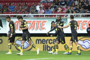 Roberto Hernández hace milagros con Morelia. 'La Monarquía' ha estado presente en las últimas dos Liguillas y podría repetir por tercera ocasión. A pesar de la salida de Raúl Ruidíaz, su jugador insignia, los purépechas siguen compitiendo y muestra de ello fue su victoria 1-2 en Guadalajara frente a las Chivas. Apuntan a 'caballo negro', otra vez.