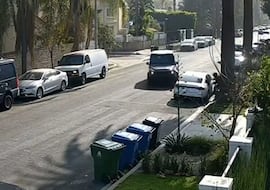 Una madre embistió con su Mercedes Clase G a unos presuntos ladrones: la escena quedó grabada y ahora muchos la ven como una heroína