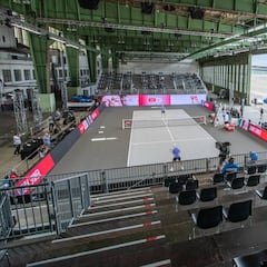 El tenis se juega en hangares en tiempos de COVID-19