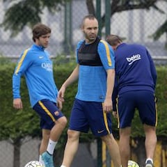 Iniesta se entrena y podría reaparecer ante el Eibar