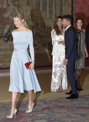 Simeone y Carla Pereyra, con los Reyes y el presidente Macri