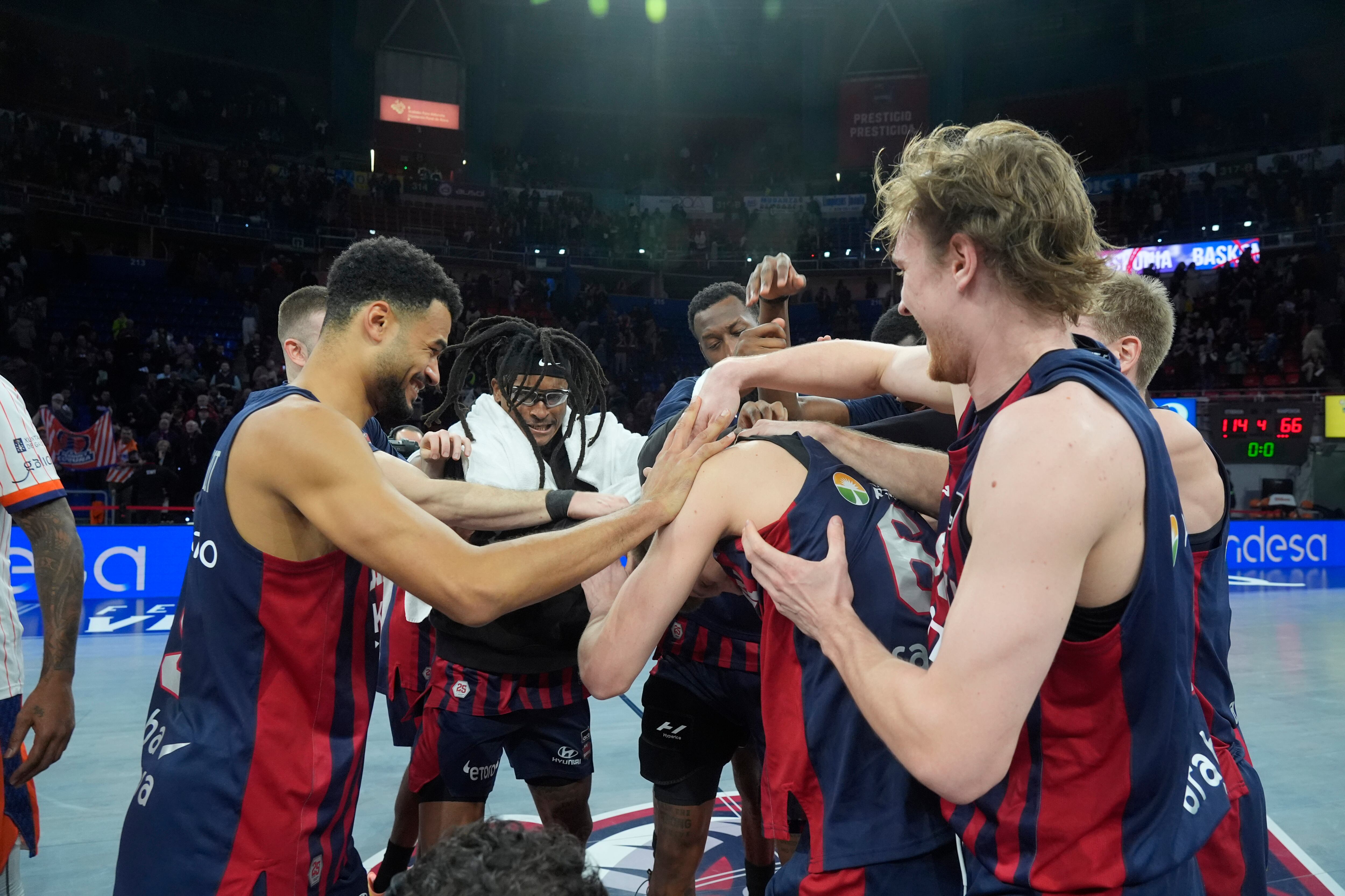 08/01/25  PARTIDO BALONCESTO BASKET  LIGA ACB LIGA ENDESA JORNADA 14  BASKONIA - LEYMA CORUÑA FIN DE PARTIDO ALEGRIA
