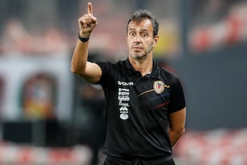 El seleccionador de Buenos Aires que dirige a la selecci¨®n de Venezuela percibe la cantidad de 2,7 millones de euros.