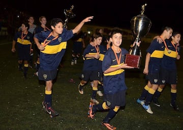 Llegó a los 12 años a Boca y de inmediato se ganó un lugar, Fue titular en todas las series menores del cuadro argentino. Hoy salta a Chile.