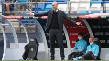 22 May 2021, Spain, Madrid: Real Madrid&#039;s manager Zinedine Zidane gestures on the touchline during the Spanish Primera Division soccer match between Real Madrid and Villarreal at at Estadio Alfredo Di Stefano. Photo: Indira/DAX via ZUMA Wire/dpa
 22/