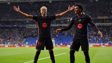 0-1. Lamine Yamal celebra el primer gol con Alejandro Balde.