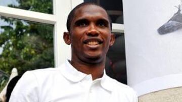 Hay acuerdo. Samuel Etoo será nuevo jugador del Inter de Milán y Zlatan Ibrahimovic llegará al Barcelona procedente del conjunto italiano. El camerunés dio el sí definitivo en la reunión que desde esta mañana han mantenido el agente del jugador, José María Mesalles, y los dirigentes del Inter de Milán en la ciudad lombarda. El agente del jugador ha sido el encargado de hacer el anuncio al finalizar la reunión. Sólo resta que el camerunés pacte su finiquito (le queda un año de contrato) con el Barcelona.