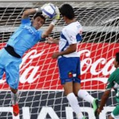 Toselli volvió al arco de la UC en goleada ante Everton